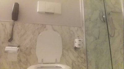 U kadi sa crvenokosom.