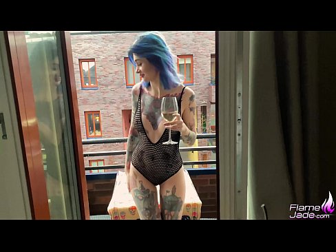 ❤️ Sjajna djevojka sisa gutljajem i strastveno jebe pod otvorenim nebom ❌ Kvalitativna pornografija na bs.sex78.ru ❤